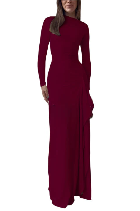 Dames jurk met gedrapeerde details en vloeiende zoom